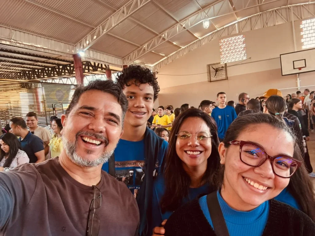 Gil Cardoso com familiares em evento comunitário