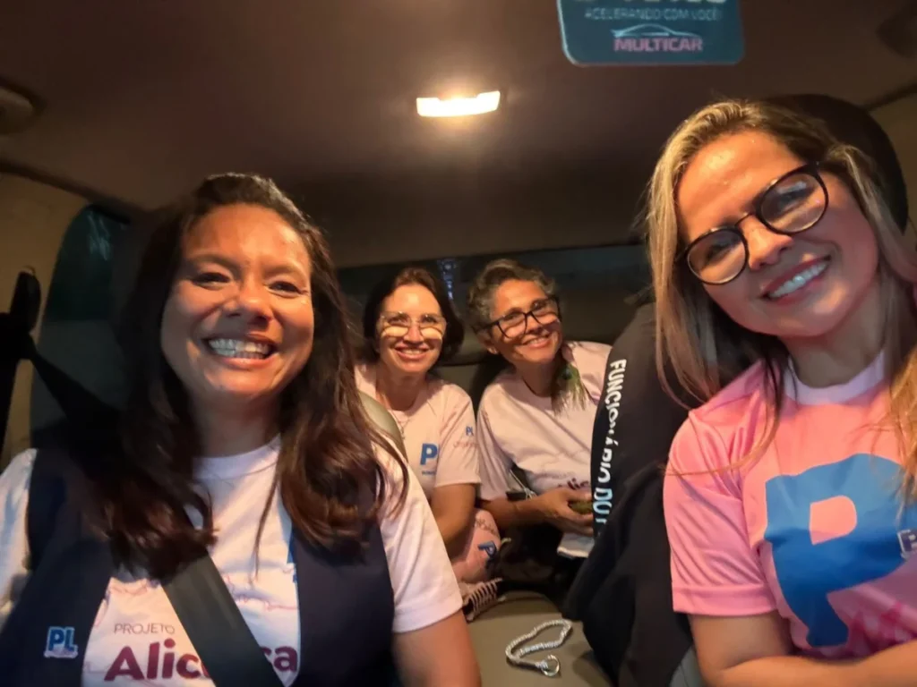 Gil Cardoso e integrantes do PL Mulher em atividade regional
